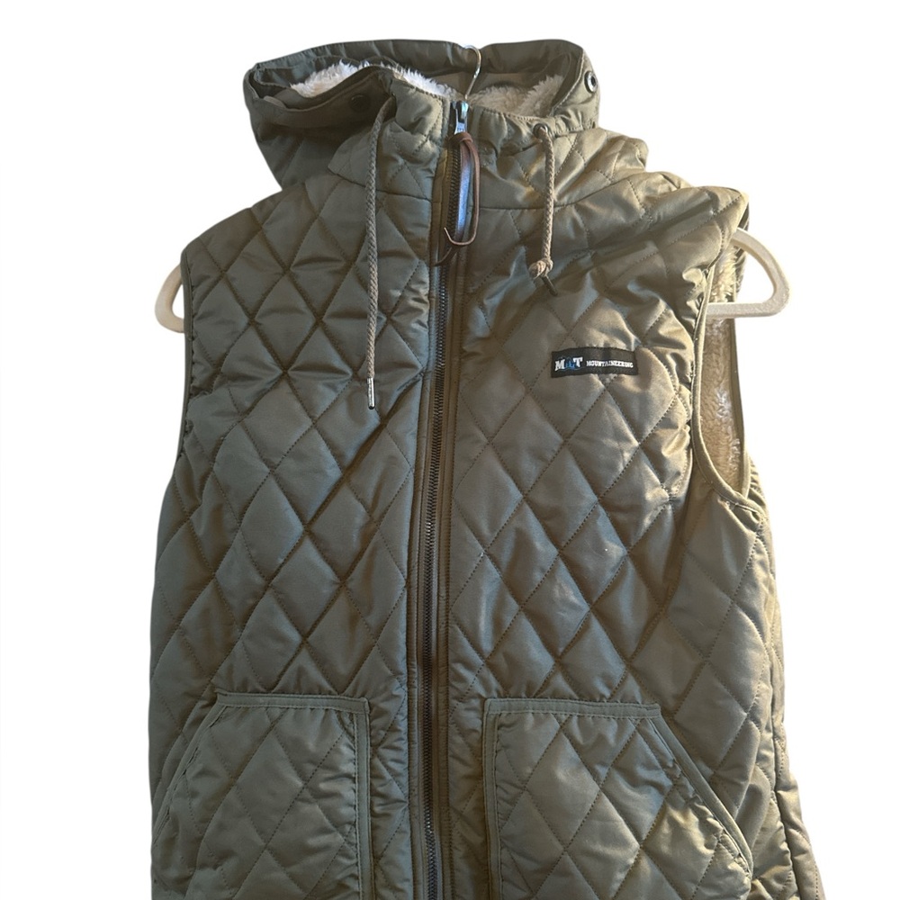 MT Mountaineering Woman’s Sz Medium Olive Green Quilted Sherpa Lined Hooded Vest